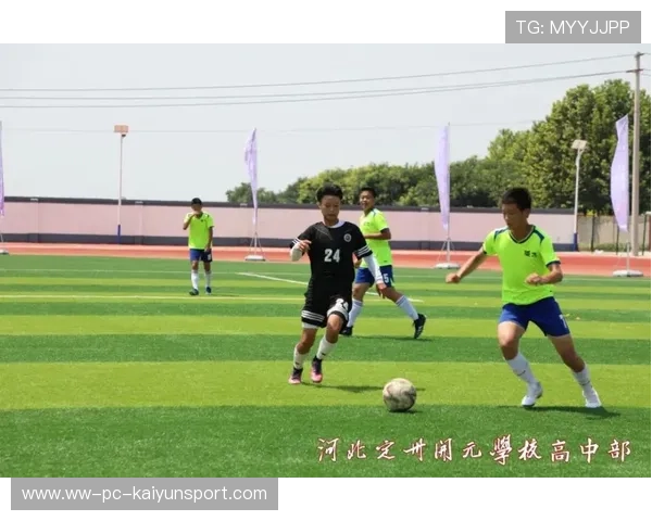球队在客场比赛中凭借纪律性与专注度拿下三分